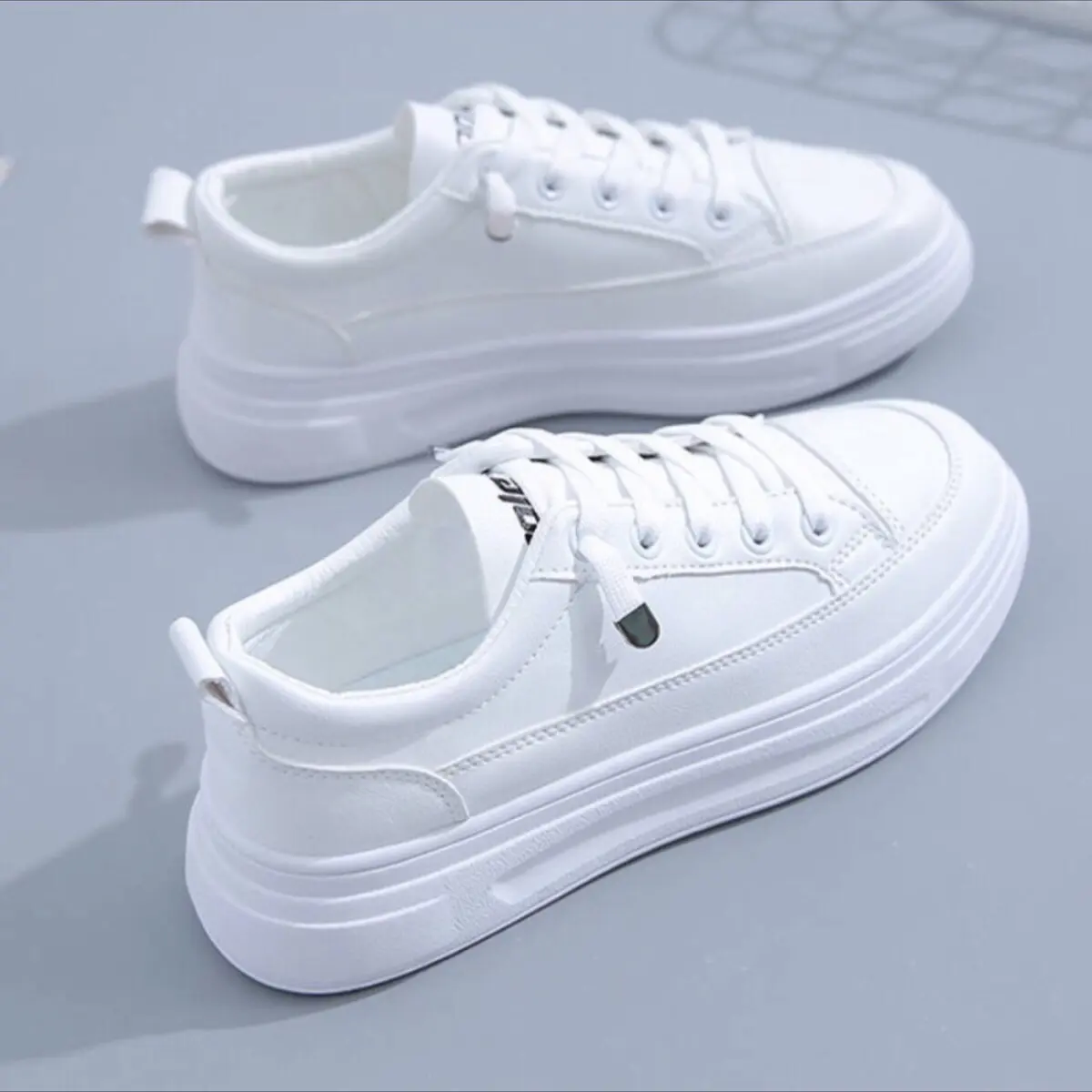Sepatu Putih wanita Fashion Import Tali sneakers terbaru trandy Karet Casual