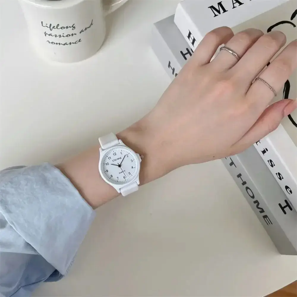 High-quality Solid Color Watch/casual Quartz Watch Silicone Strap Adjustable Student Watch
