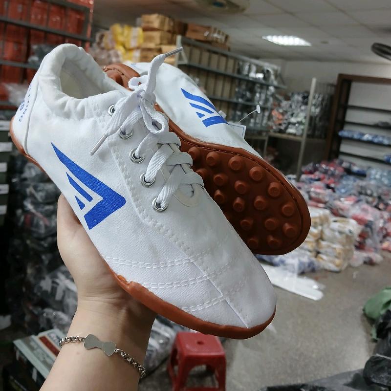  Giày đế đinh đá bóng sân cỏ hiệu Thăng Long giày bata học sinh giày lao động size 35-43 hai màu đen trắng 