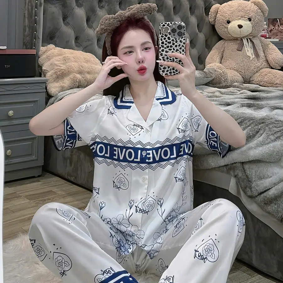 Bộ Lụa Latin Tơ Tằm Tay Ngắn Quần Dài Cao Cấp Cổ Bẻ In Họa Tiết 5D Queen Mềm Mát Mặc Nhà Cao Cấp TNQD Quần Ngủ Voi Sen Kem Women Áo Cạp Cao