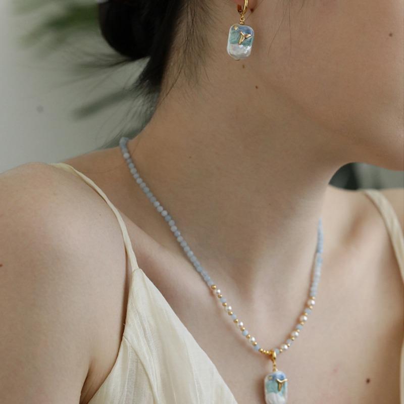 Product Introduction of Baby Costume Jewelry Oil painting style Baroque pearl pendant necklace, new Chinese style earrings, light luxury, niche, antique style collarbone chain, round pearl chain 3