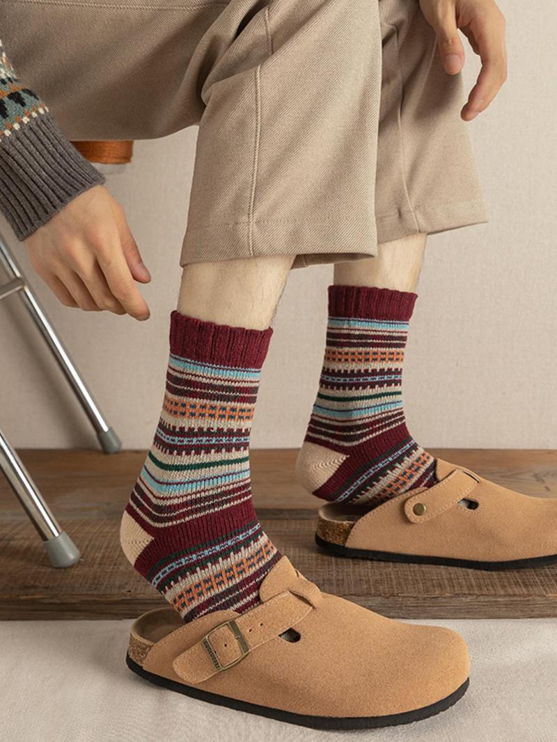 Product Introduction of Women's 5 Pairs Ethnic Pattern Crew Socks, Retro Style Comfortable Soft Warm Mid-calf Socks, Women's Socks For Fall & Winter 3