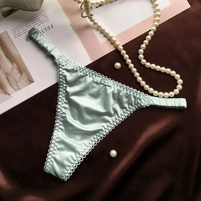 QUẦN LÓT LỤA SATIN LỌT KHE DÂY SƯỜN SEXY GỢI CẢM