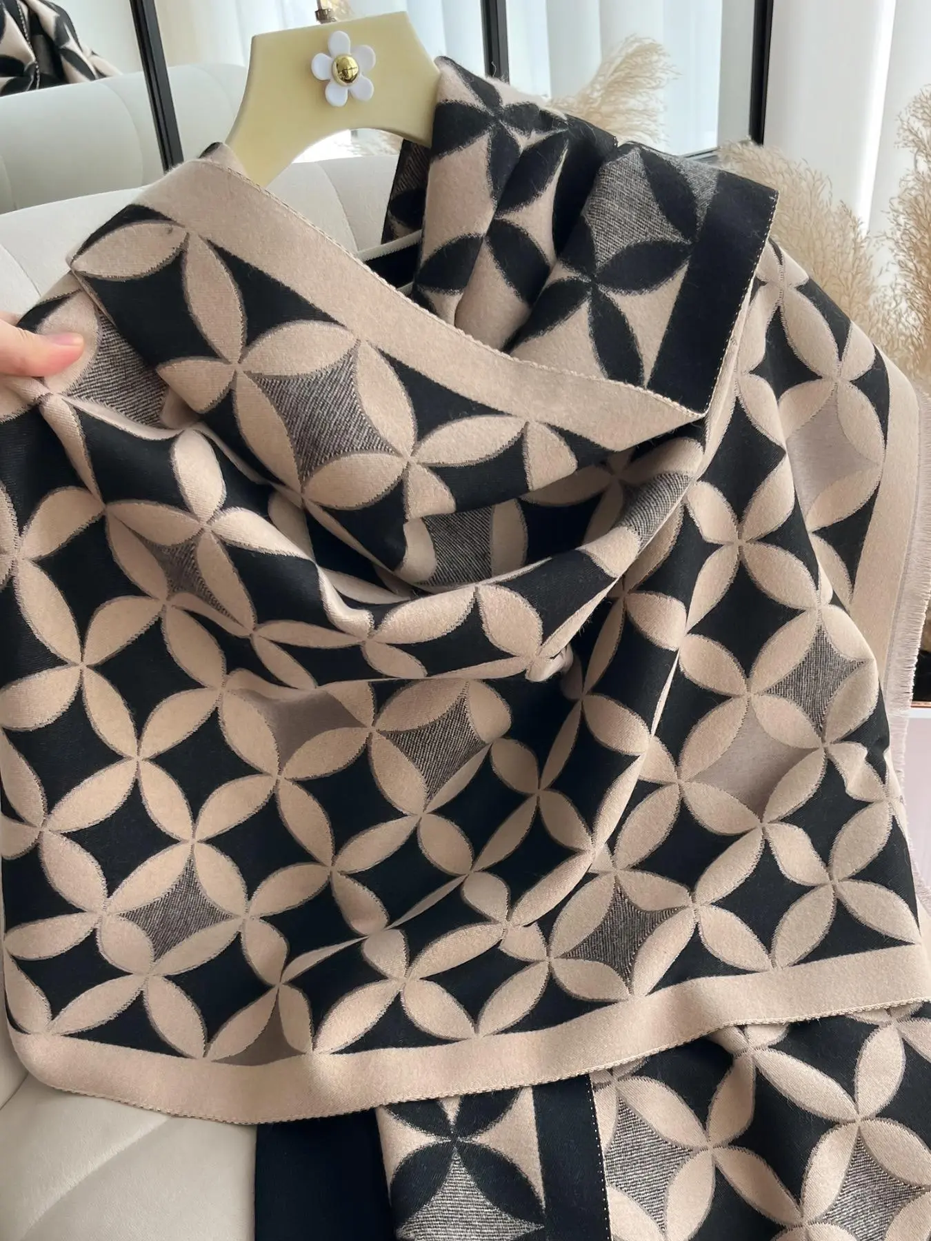 Contrast Binding Design Scarf, Casual Soft Warm Shawl for Fall & Winter, Fashion Accessories for Women & Men Christmas Gift