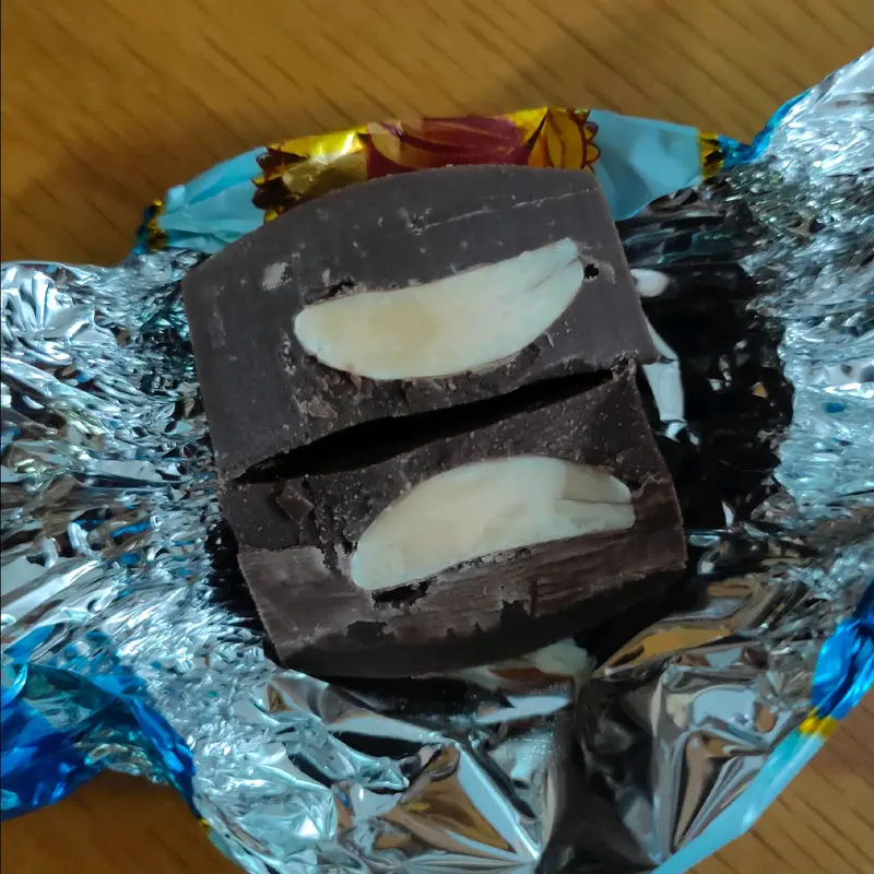 Socola nhân HẠNH NHÂN Việt Thái (DATE MỚI) Snack Ăn Vặt Sô Cô La almond 2