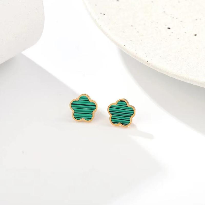 Product Introduction of Clover Earrings Are Hypoallergenic and Do Not Fade, Environmentally Friendly Women's High-end Ear Jewelry 3
