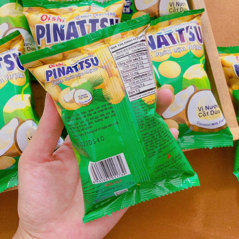 1 dây 10 gói Đậu phộng oishi Pinattsu vị cốt dừa thơm ngon, giòn tan,  ngậy vị dừa thơm nức gồm 2 vị : vị cốt dừa và vị mực cay