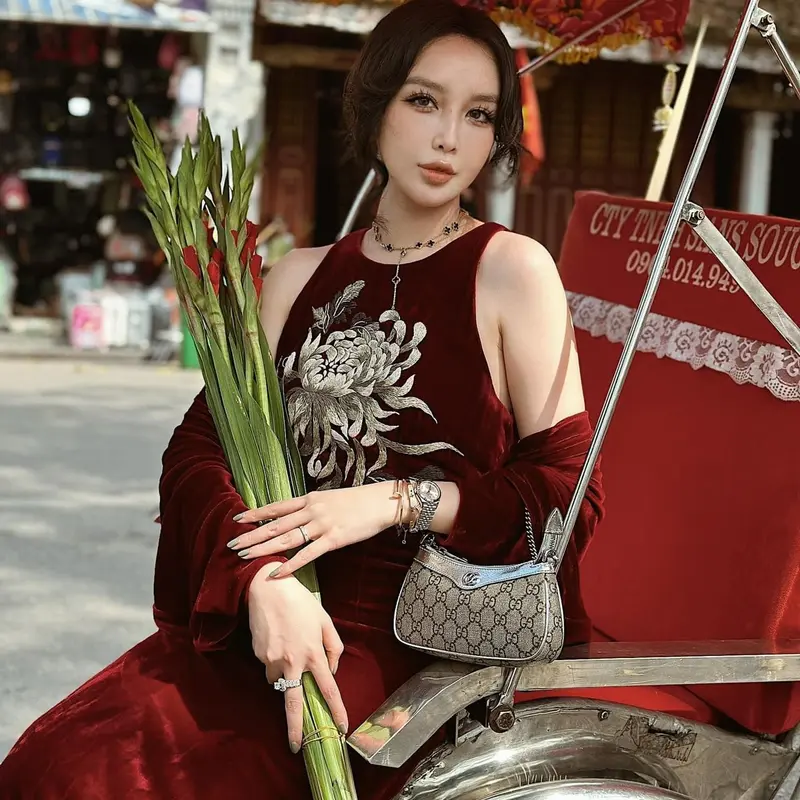 Váy Nhung The Sát Nách Cổ Tròn Thêu Cúc Trắng 1