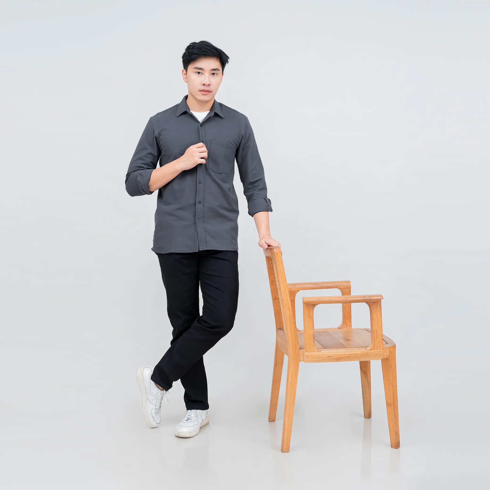 Kemeja Katun Polos Panjang Pria DYD Abu-Abu Pique Reguler Fit Otaco Casual Baju Kerja Kantor Formal Cowok