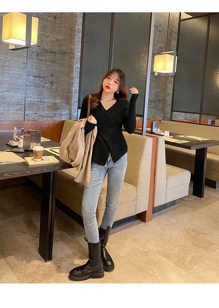 Product Introduction of เสื้อสเวตเตอร์ผู้หญิง ดีไซน์สวยๆ คอวี เรียบหรู สไตล์ตะวันตก แขนยาวไขว้ เสื้อชั้นใน เหมาะสำหรับต้นฤดูใบไม้ร่วง Niche สามารถสวมใส่ได้นอกบ้าน 7