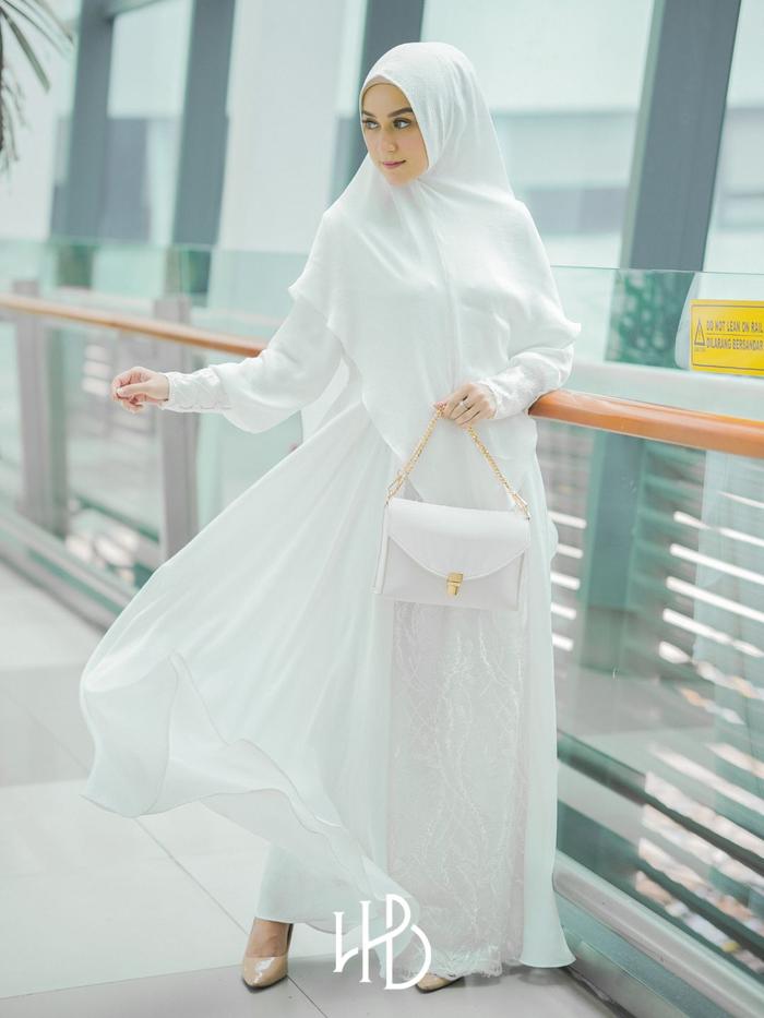 Gambar HIJABERLIN - Gamis Almahira : Gamis Royal Matte Silk Mewah Dress Umrah Muslim dari Hijaberlin Kota Depok Tokopedia