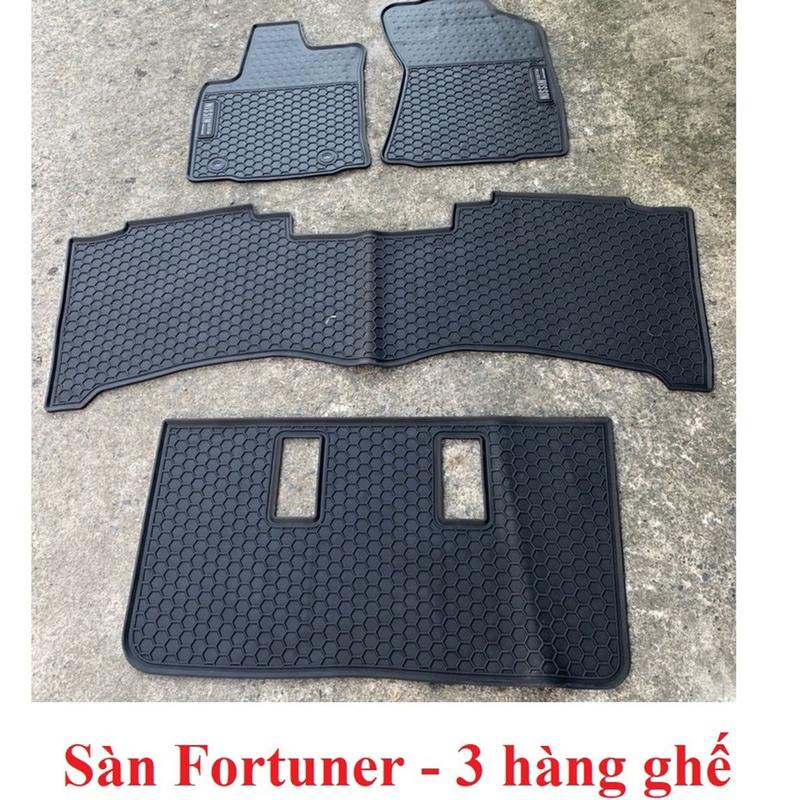 Thảm lót sàn xe Innova 2006- 2024 mẫu cao su đúc không mùi, không thấm nước, dễ dàng vệ sinh (phom cũ băng sau hơi dài)