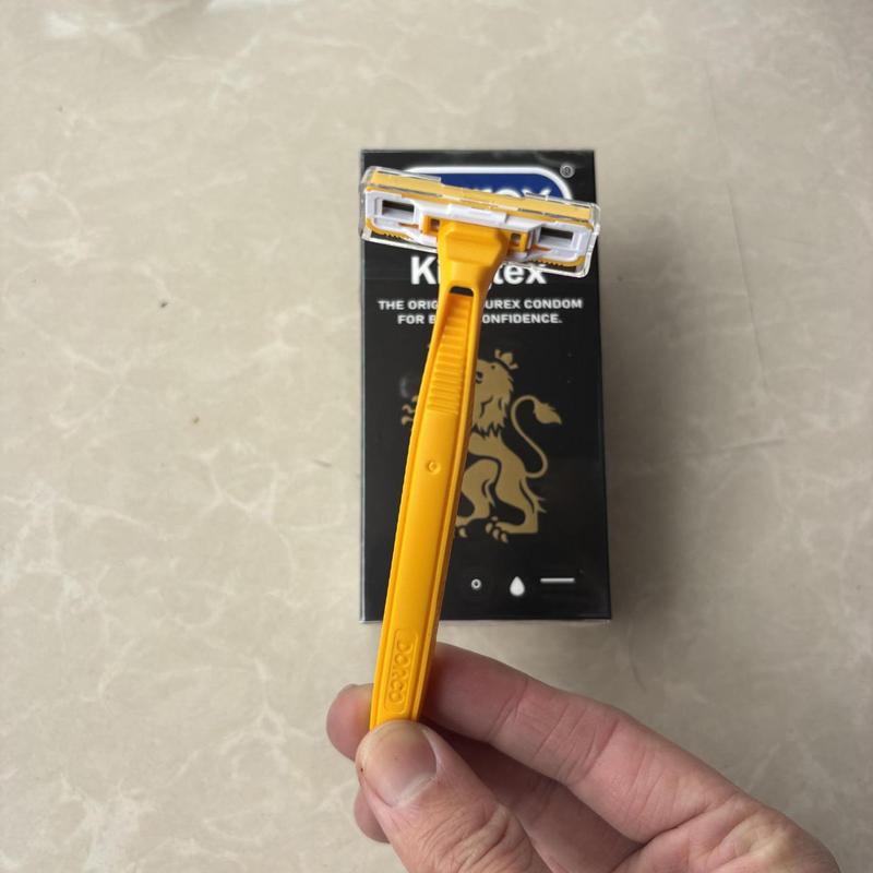 Hộp 12 chiếc Bao C//.S D.U.E/K dao cạo râu dùng 1 lần KingTech - TikTok ...
