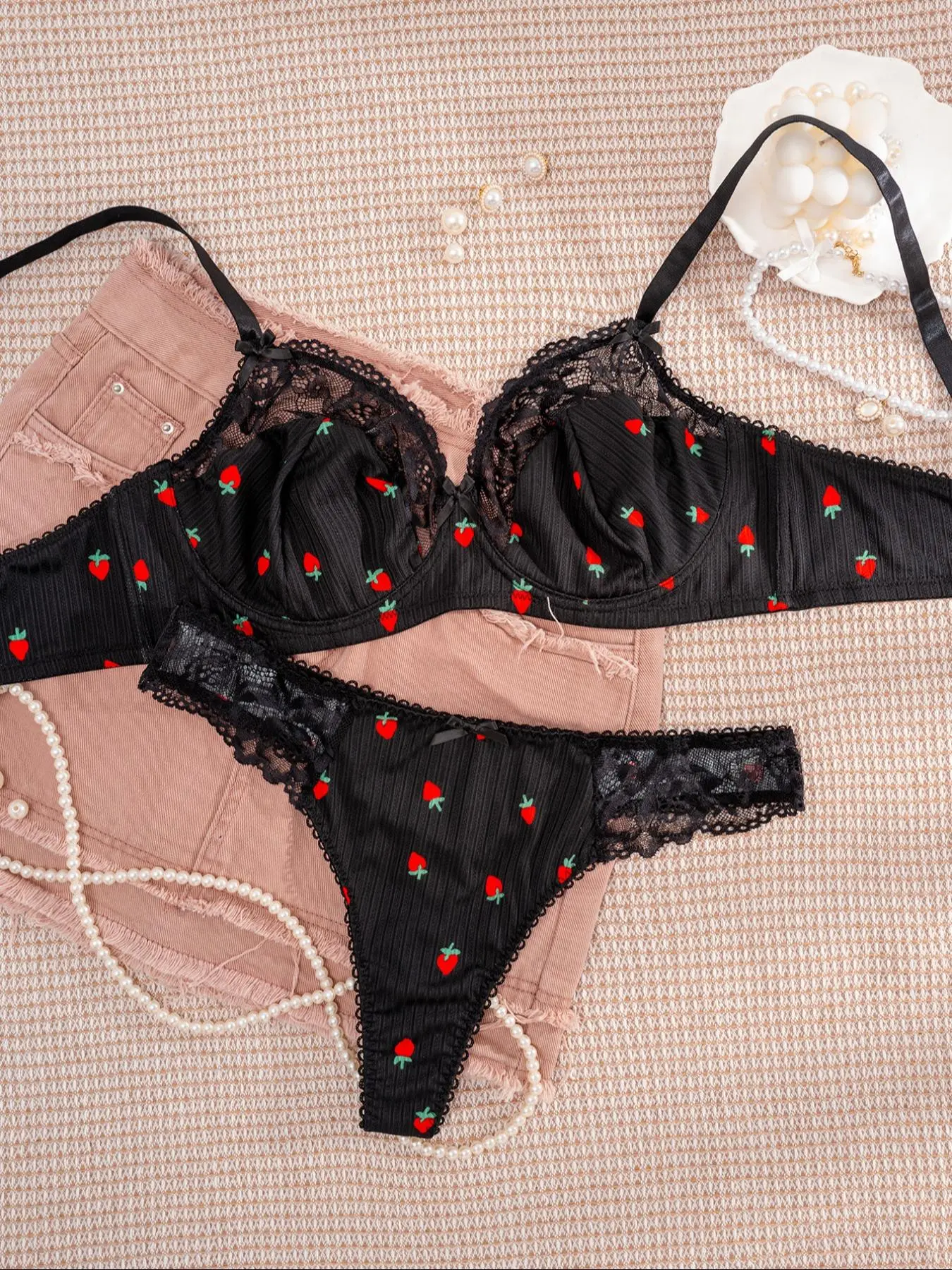 【Plus Size】 Strawberry Print Lace Trim Underwire Bra & Thong Two-piece Set, Elegant Comfy Breathable Lingerie Set for Daily Wear, Women's Underwear Set for All Seasons