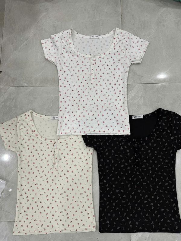Áo Thun Nữ Cổ U Tay Ngắn In Hoa Nhí Cài Nút Phong Cách Hàn Quốc Chất Thun Tăm Lạnh Ôm Body Bare Samsu Giveme.clothing_saigon Women Kem Top Dáng Ngắn Dáng Ngắn 6