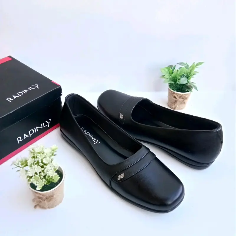 Sepatu Kerja Flat Wanita Kulit Asli Tanpa Hak Hitam Shoes 0