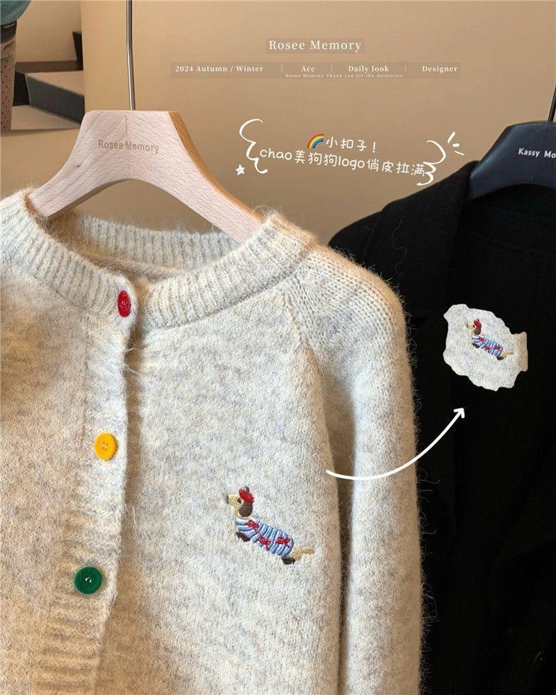Product Introduction of Áo Khoác Len Chó Xúc Xích Thêu Nút, Nhiều Màu Sắc, Dành Cho Nữ, Mùa Thu, Thêu Hoạt Hình, Áo Cardigan Dệt Kim Mềm Mại, Trẻ Hơn, Phong Cách 2024 14