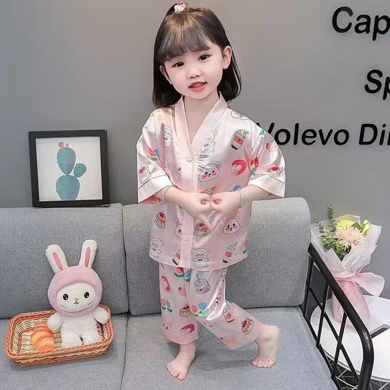 MẸ BING- [10-25KG] bộ đồ ngủ lụa mềm mịn mát cho bé gái, tay ngắn kết hợp hoạ tiết và nút nhìn lạ mắt, màu sắc tươi tắng , chất mềm mịn mát phù hợp cho mùa hè, bé mặt nhà đi dạo phố. babytee  đồ ngủ 3