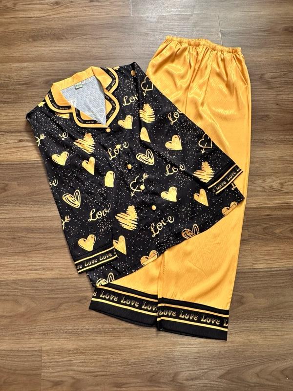 Product Introduction of XƯỚC 10 (45kg-85kg) - Pijama Lụa Xước Sao Băng thiết kế hoạ tiết trái tim phối nền áo đen quần vàng sang trọng, có tay dài tay ngắn. Women 11