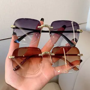 Kacamata Hitam Wanita Korea Tanpa Bingkai Oversized Frameless Sunglasses dengan Perlindungan UV400 Lensa Plastik Eyewear Perempuan