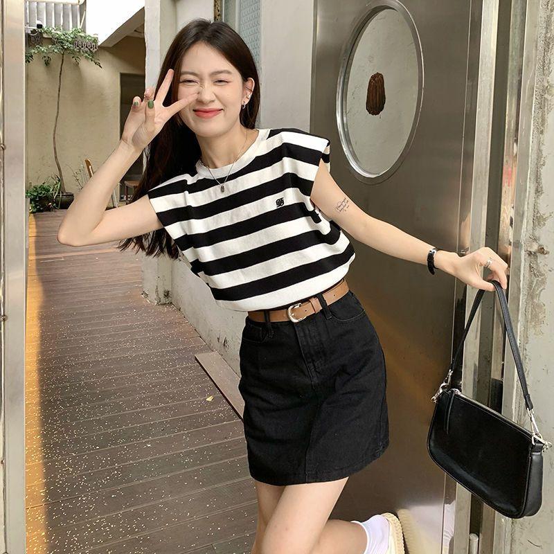 Product Introduction of Áo Thun Vest Sọc, Dành Cho Nữ, Hàng Mới Về Mùa Hè 2022, Thiết Kế Đẹp, Độc Đáo Sang Trọng, Dáng Rộng Vừa Vặn, Áo Mặc Bên Ngoài Cô Gái Nóng Bỏng, Áo Không Tay, Có Thể Mua Lại 1749 18