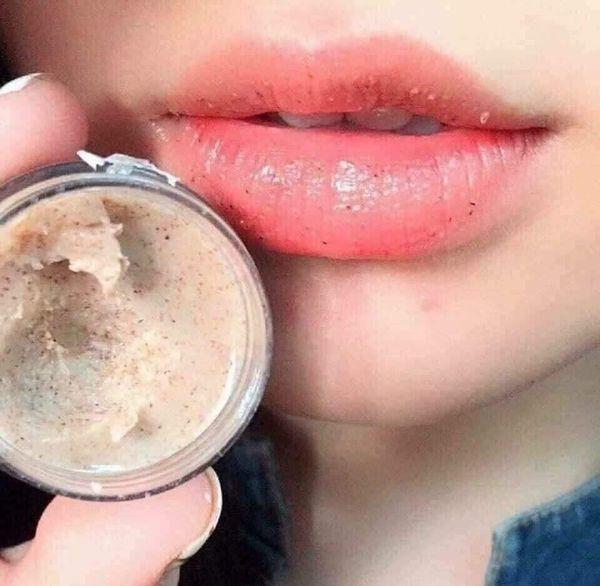 Tẩy da chết cho đôi  môi các loại hương: anh đào, táo, hạnh nhân, vani. 1