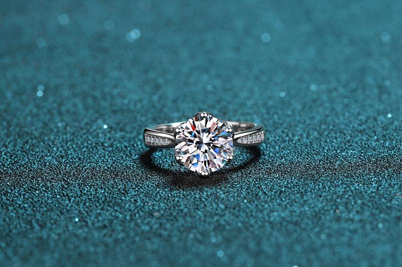 Product Introduction of S925 Sterling Silver Ring Female 3 Karat Moissanite Ring Six Claw Moissanite 2