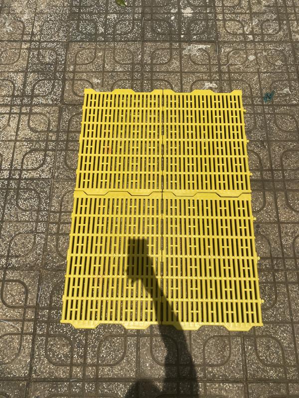 Combo 2-4Tấm Lót Sàn Chuồng Dê Heo Chó Gà Vịt Kích Thước  55x40x3cm Lỗ Hình Chữ Nhật