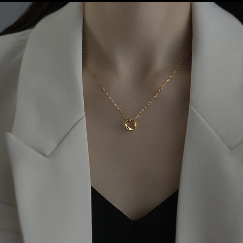 Product Introduction of 2025 Silver Mobius Strip Necklace Female Light Luxury Minority Design High Sense Student Short Necklace 0