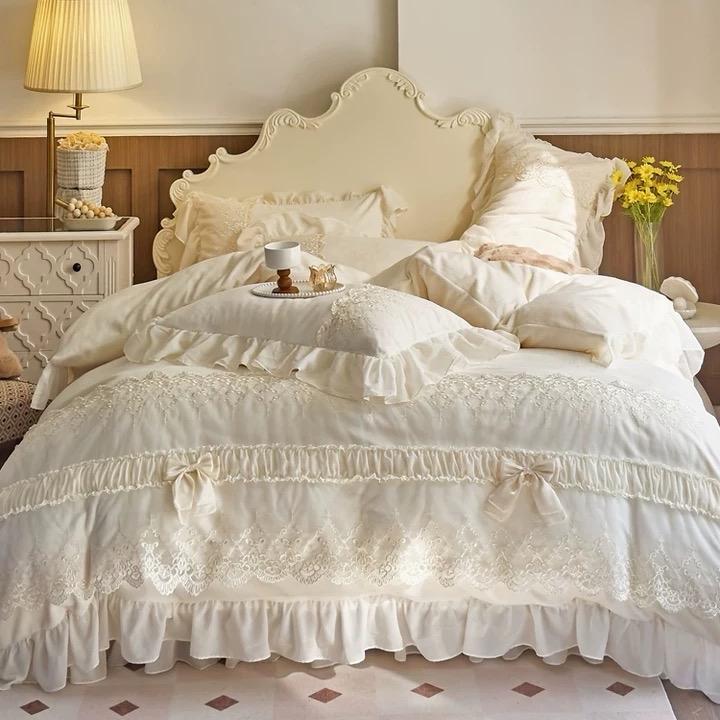 Bộ chăn ga gối nỉ nhung sữa ga chần viền phủ xinh xắn 4 món( vỏ chăn, ga chần, 2 vỏ gối nằm) Rubi decor