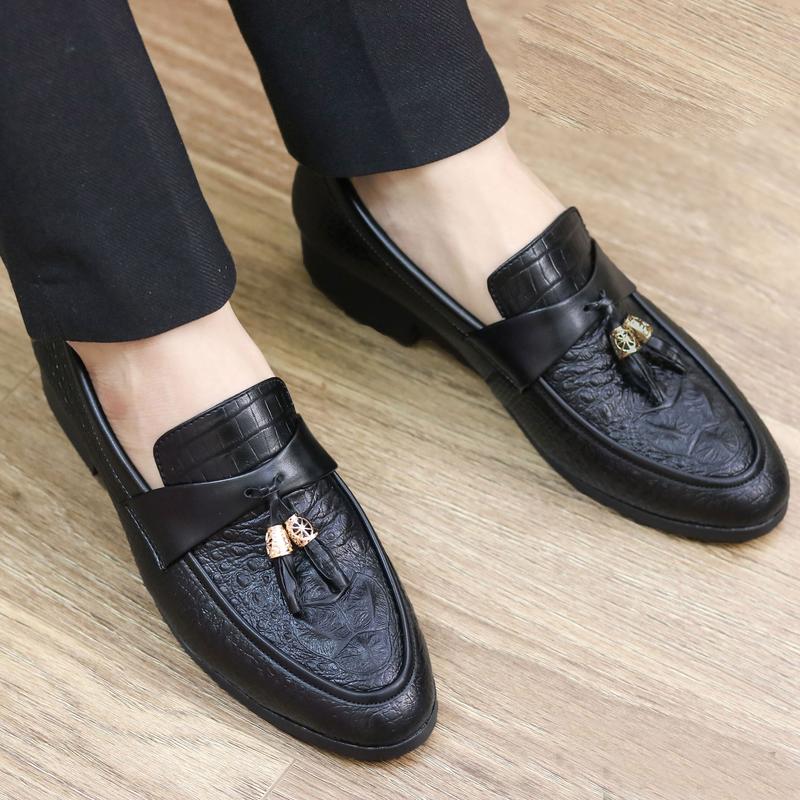 Giầy Lười Nam Da PU Hàng Kỹ Màu Đen Đai Chuông Vàng Dập Vân Cá Sấu Đế Khâu B15 Cao Su GiàY size 40 đầu nhọn