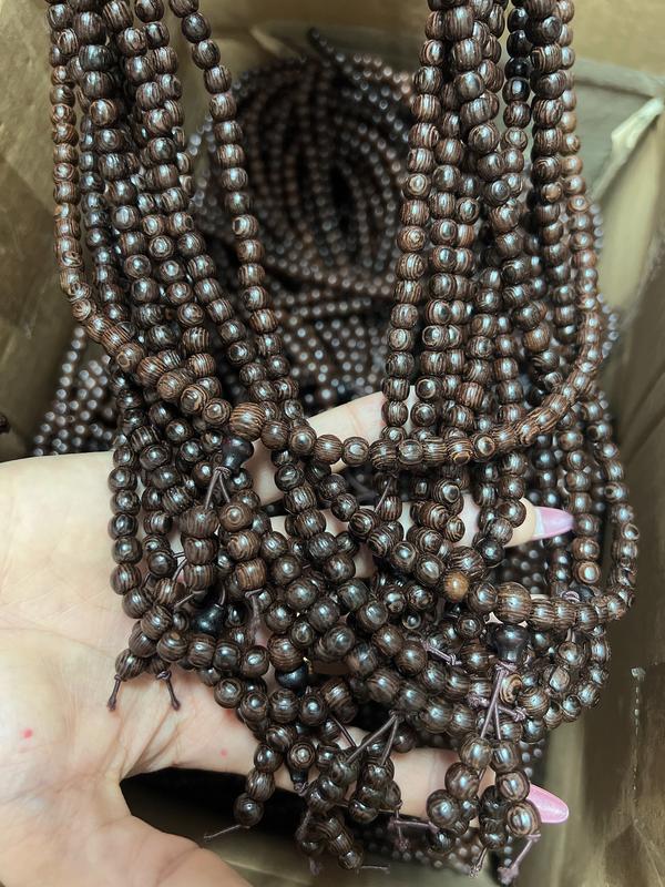 Chuỗi Vòng Tay Trầm 108 Hạt - Hân Nguyễn Áo Bà Ba Phụ Kiện