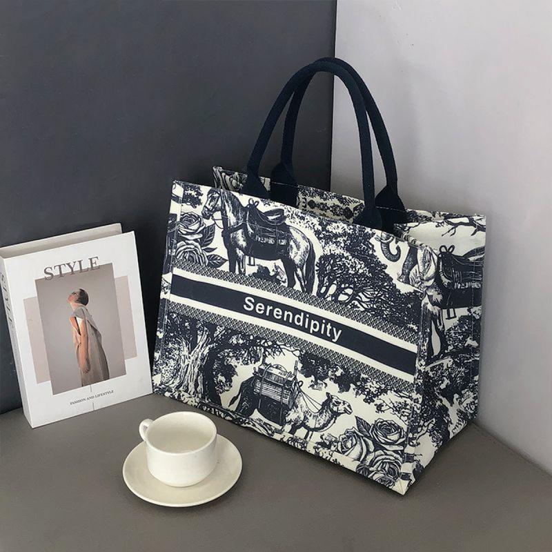  Túi Tote Mở Đầu Dung Tích Lớn Con Đường Ngựa Trà Chất Liệu Vải Bố Dễ Phối Đồ Tất Cả Các Mùa Phong Cách Cổ Điển Đi Lại Túi Xách In Hình Cho Mẹ 
