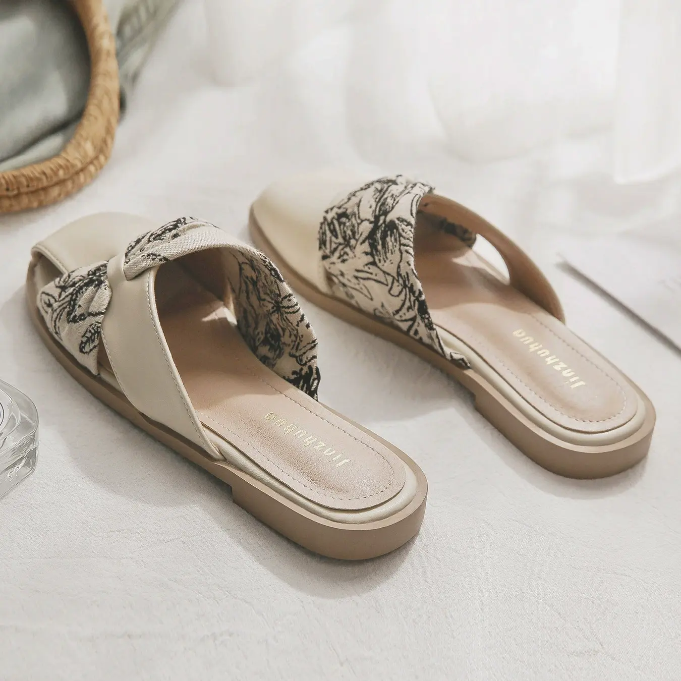 Dép Lười, Phong Cách Wanwan Lei, Hở Lưng Nhẹ Nhàng, Kiểu Lười, Lofter Phẳng, Phong Cách Pháp, Thanh Lịch, Bít Mũi, Dép Lười Nửa, Dành Cho Nữ, Mùa Hè 2024