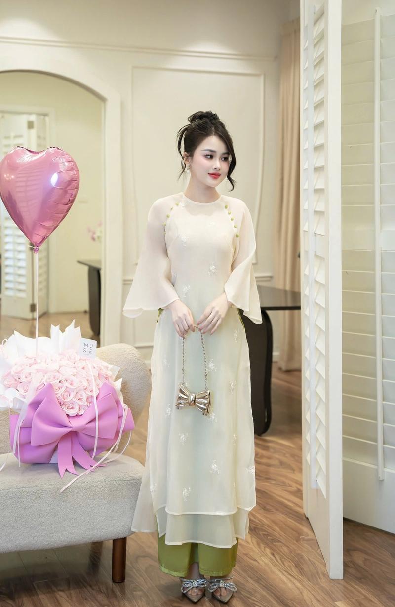 Product Introduction of COCOTETE - Set Áo Dài Tơ Thêu Hoa Nhí 2 Tà Mặc Tết Xinh Xắn 19