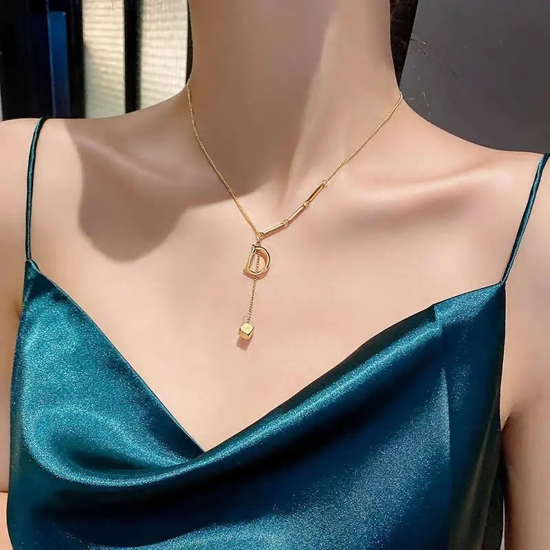 Vòng Cổ Thép Titan Thời Trang, Dành Cho Phụ Nữ, Đơn Giản Và Dễ Phối Đồ Với Chữ D Và E, Mặt Dây Chuyền Ngắn, Thanh Lịch, Không Phai Màu, Thích Hợp Làm Quà Tặng Cho Bạn Gái, Mẹ, Vợ 1