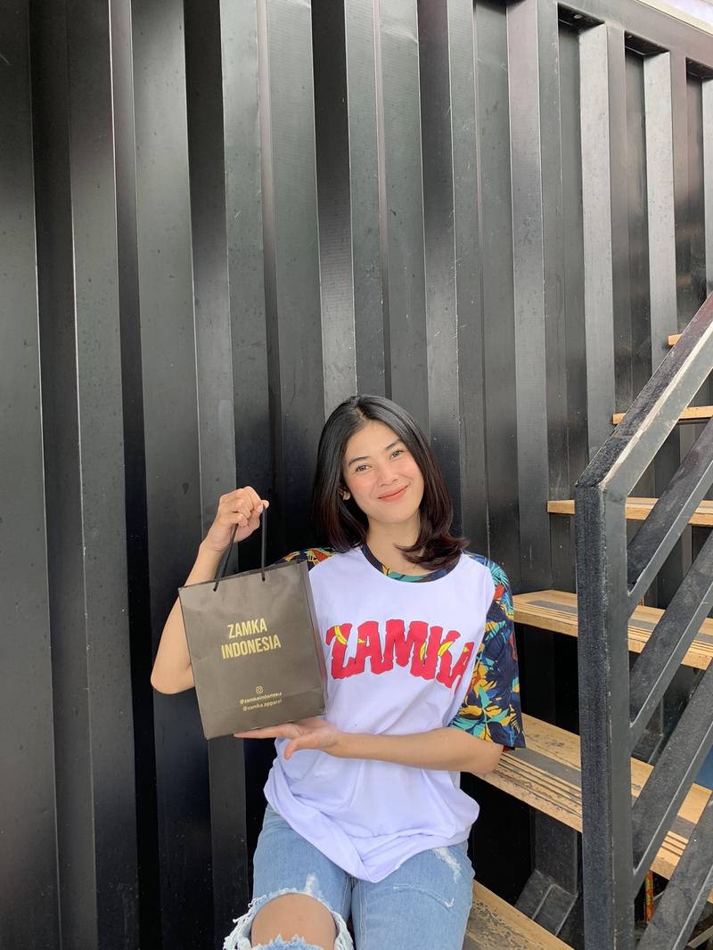 Product Introduction of ZAMKA Kaos Distro Hawaii Putih Lengan Flower Pendek Unisex Premium - Atasan Wanita Premium Combed Nyaman Santai - Tshirt Oversized Unisex 2