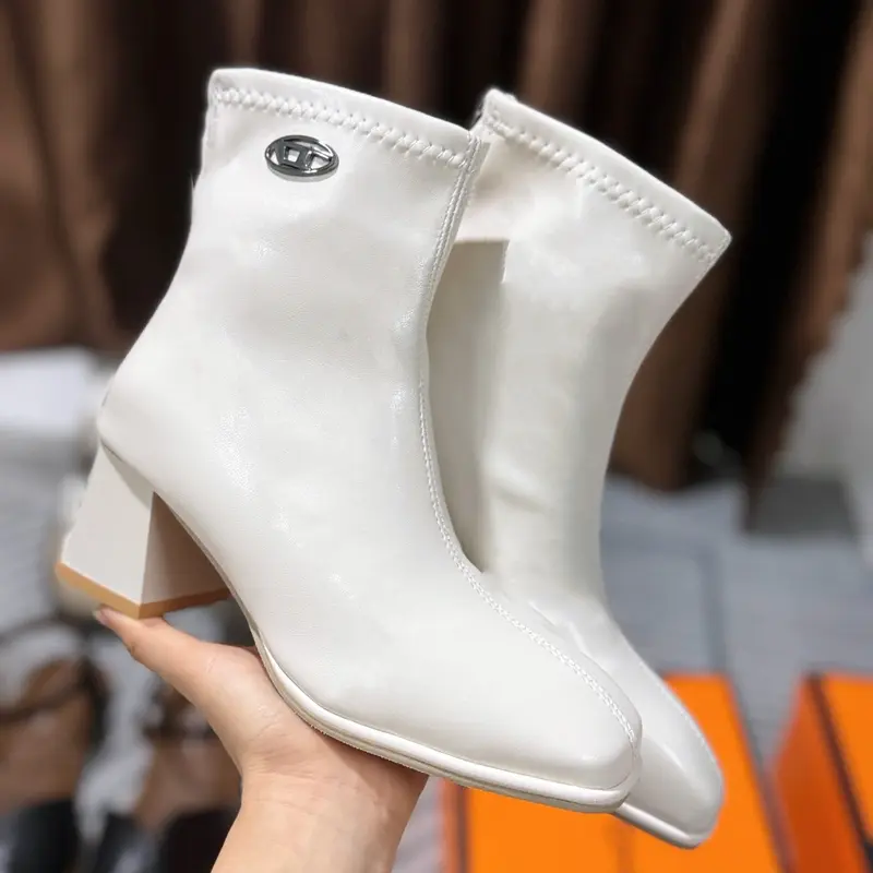 Bốt kem chuẩn size 5p đế vuông lót êm 1