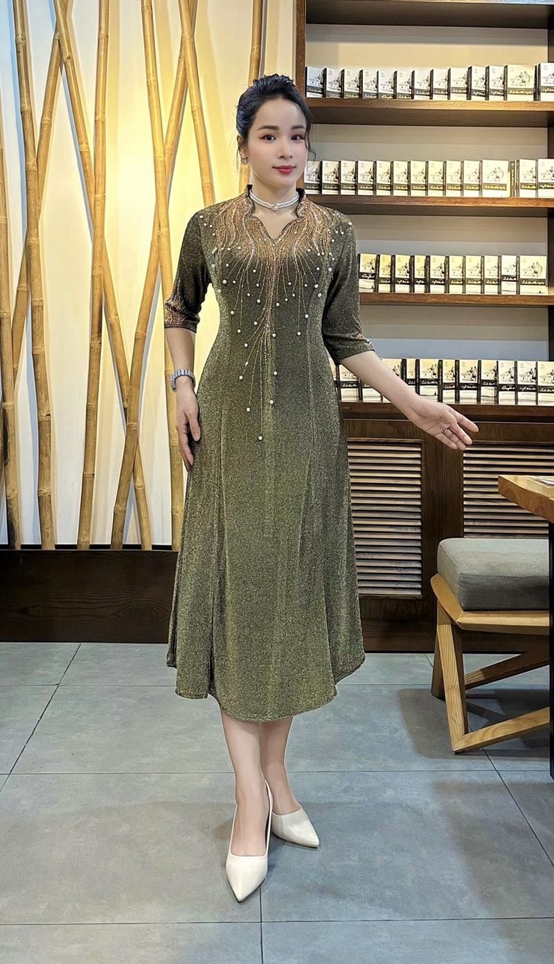 Product Introduction of Đầm Trung Niên Dáng Dài + Lửng K482 Vải Nhũ từ 50-80kg Ôm gọn Màu Đỏ Women Dress Kim Tuyến 25