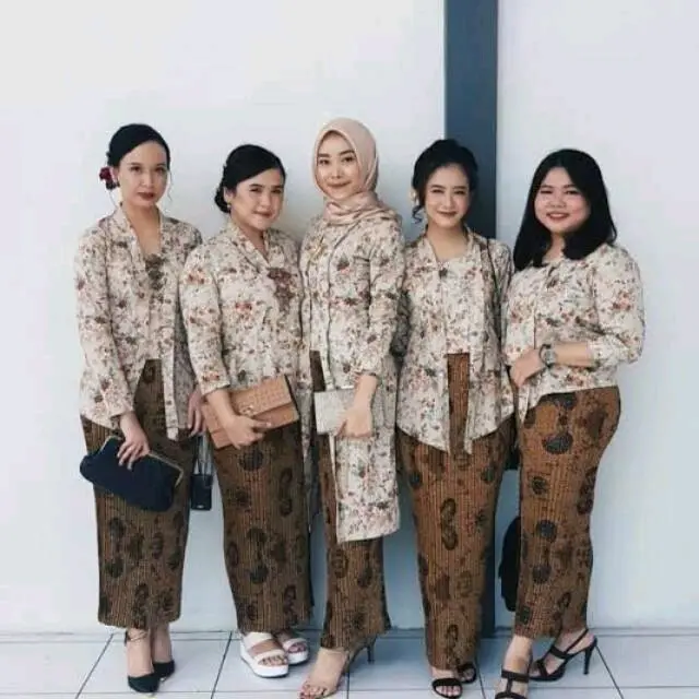 Oneset Setelan Kebaya Kutubaru Bunga Oribylala