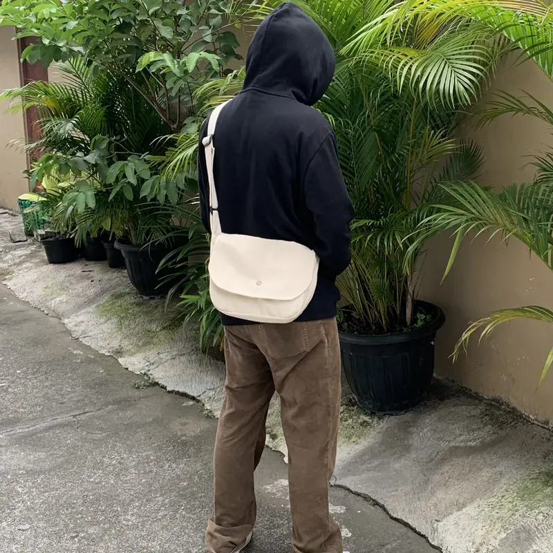 Tas Selempang Polos Kanvas Premium Sling Bag Canvas Pria Wanita Aesthetic Murah Canvas Premium Cowo Keren Broken White Keren Kalcer Selempang Hitam Sedang 1