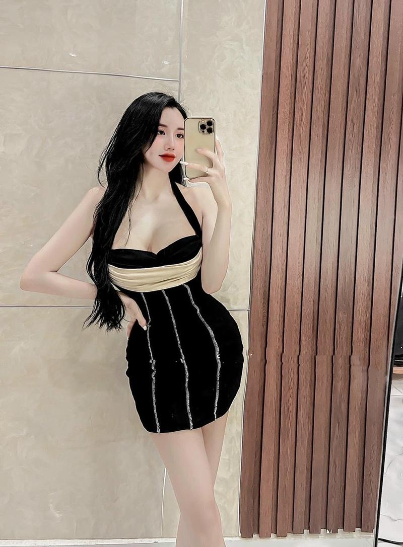 Product Introduction of Váy body cổ yếm phối màu gân viền dáng ngắn 1