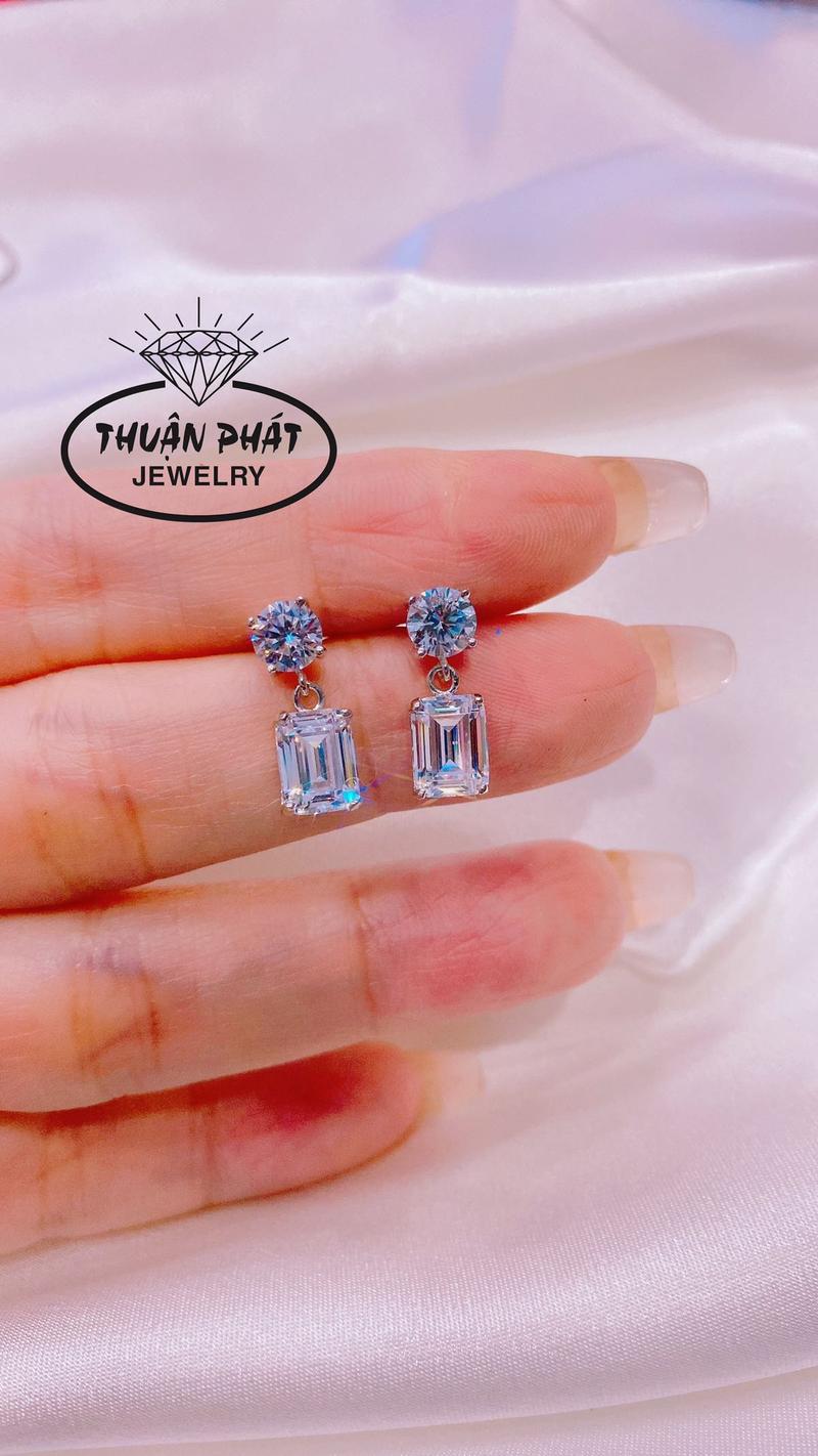 Product Introduction of Phụ Kiện Bông Tai Khuyên Tai Nữ B01029 Chui Đẩy Tòn Ten Viên Emerald Màu Trắng Đeo Tai Sang Trọng Trang Sức Bạc Ý Xi Bạch Kim - Bạc Thuận Phát 5
