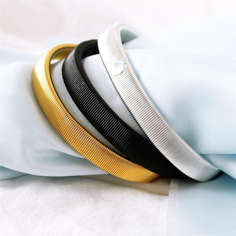 Product Introduction of Non-slip Metal Armband Bracelets Multifuctional Stretch Shirt Sleeve Holders for Women Men Elastic Armband Accessories 15