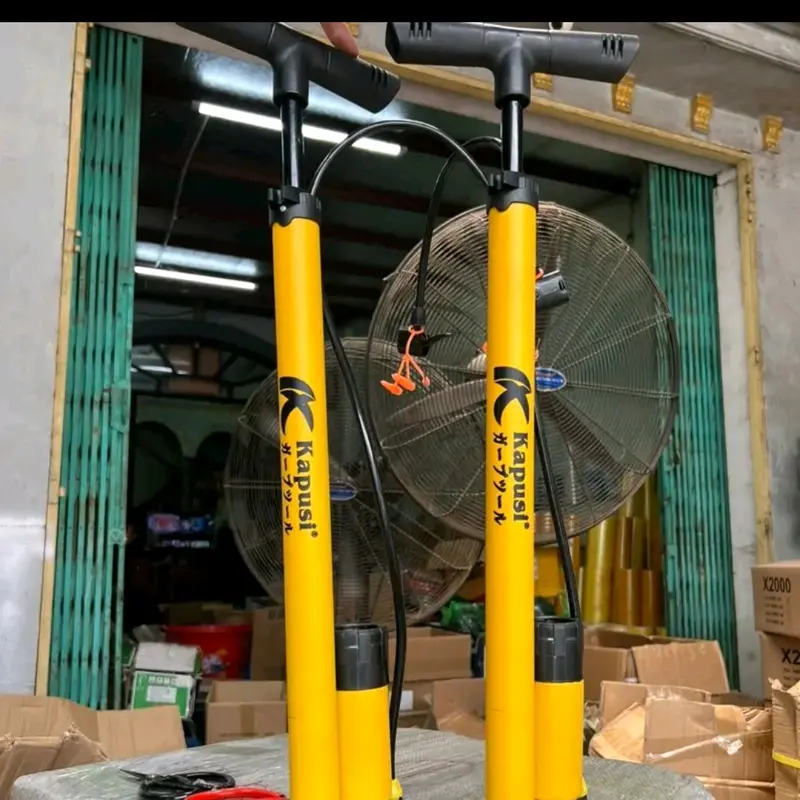 bom xe Đạp.xe máy kabusi.bờm có Đồng Hồ đo Áp xuất ,bom có 3 màu.vàng. cam.đen 2