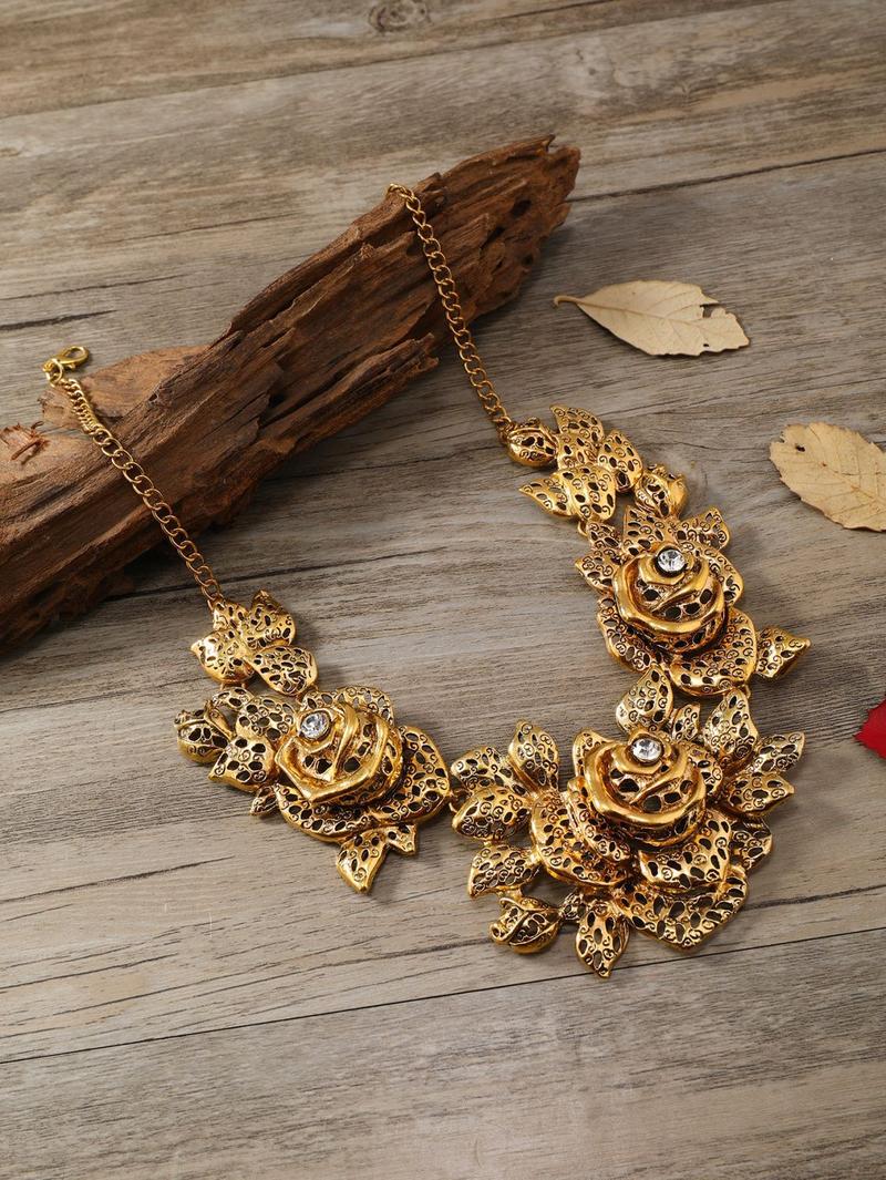 Product Introduction of Fashion Trend Necklace Retro Hollow Flower Inlaid Diamond Valentine's Day Necklace Clavicle Chain Jewelry 38