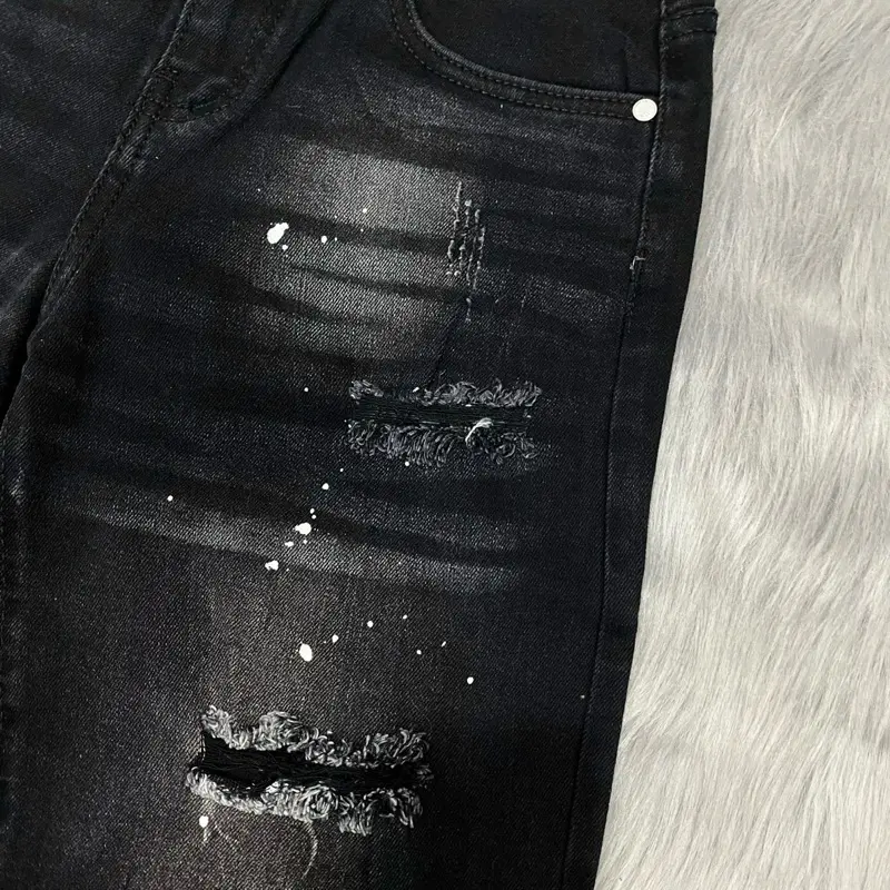 Bộ Quần Short Và Áo Thun Nam Có Thêu Logo - Thương Hiệu XYZ 4