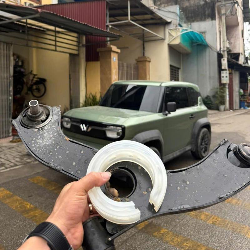 Tấm Thép Gia Cố Khung Càng A VF3(3mm 2 cai) và 4 Đệm Giảm Chấn + 4 Đệm Ốc Càng VF3( combo 4 món) 4