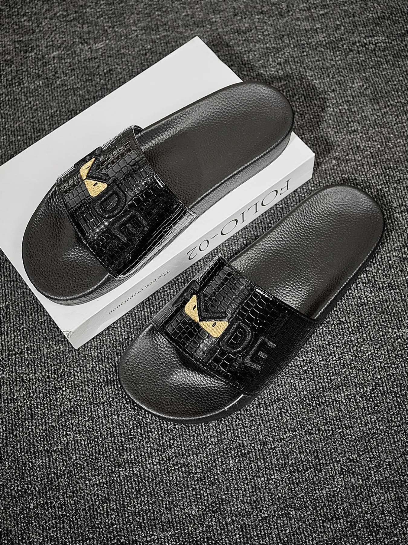 Men's Geometric Pattern PU Leather Slides, Casual Comfortable Breathable Sweat-absorbing Slippers, Non-slip Slippers for Indoor & Outdoor Wear, Boy