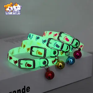 Kalung kucing Leher Dengan Lonceng Luminous Glow In The Dark Untuk Anjing / Kucing